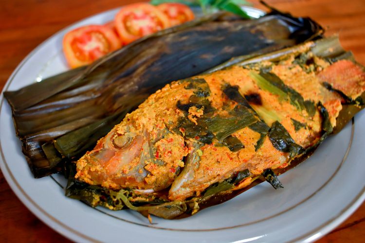 Resep Pepes Bandeng Bumbu Pedas, Makan Pakai Nasi Putih Hangat