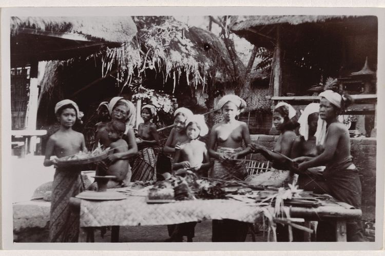 Perempuan di Bali. Foto diambil oleh André Roosevelt sekitar tahun 1928.