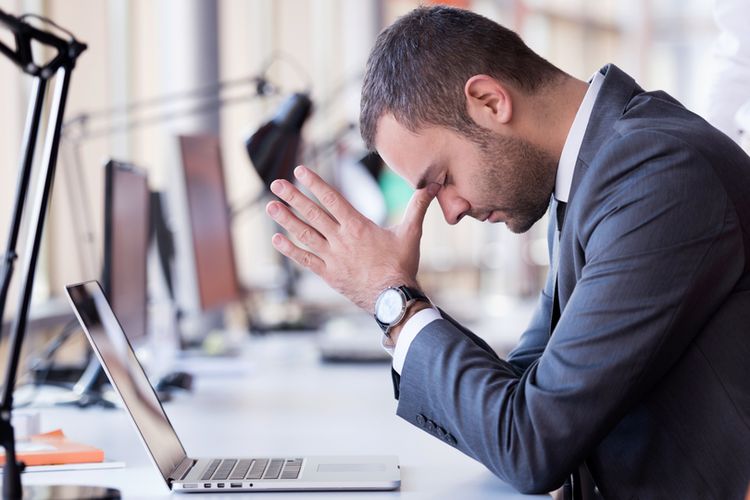 Mengetahui cara mengatasi burnout karena pekerjaan sangat penting agar tidak memicu depresi.
