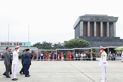 Momen Prabowo Berziarah ke Makam Proklamator Vietnam Ho Chi Minh