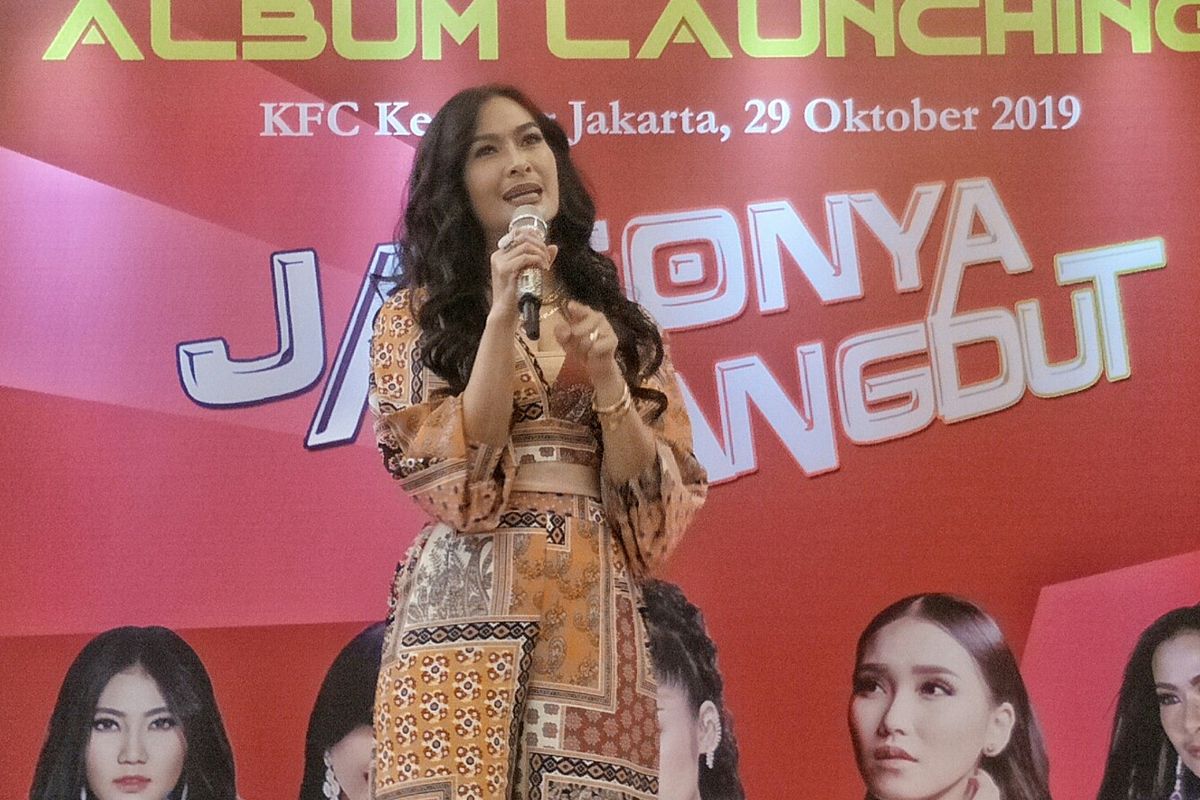 Penyanyi dangdut Iis Dahlia dalam peluncuran Album Kompilasi Jaginya Dangdut di kawasan Kemang, Jakarta Selatan, Selasa (28/10/2019).