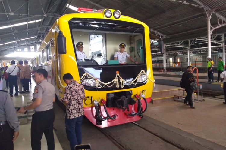 PT Kereta Api Indonesia (KAI) meluncurkan kereta penolong terbaru di Stasiun Bandung, Jumat (15/3/2019).