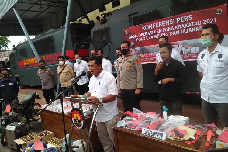Wakil Direktur Ditkrimum Polda Lampung, AKBP Adrian saat ekspos Operasi Cempaka 2021, Rabu (24/3/2021).