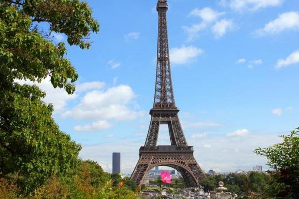 Menara Eiffel, ikon Kota Paris, Prancis.