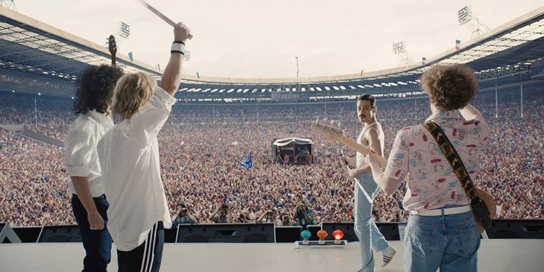 Salah satu adegan dalam film Bohemian Rhapsody yang menampilkan aktor Joseph Mazzello, Rami Malek, Gwilym Lee, dan Ben Hardy, sebagai para personel band Queen