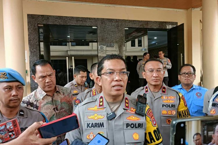 Kapolda Banten Irjen Pol Abdul Karim meminta masyarakat di Pandeglang untuk tidak melakukan aksi sweeping dan main hakim sendiri. Abdul akan menindak tegas pelaku pengeroyokan warga oleh oknum bank keliling.