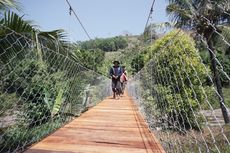 Jabar Bangun Jembatan Gantung, Warga Tenjolaut Tak Lagi Terobos Sungai