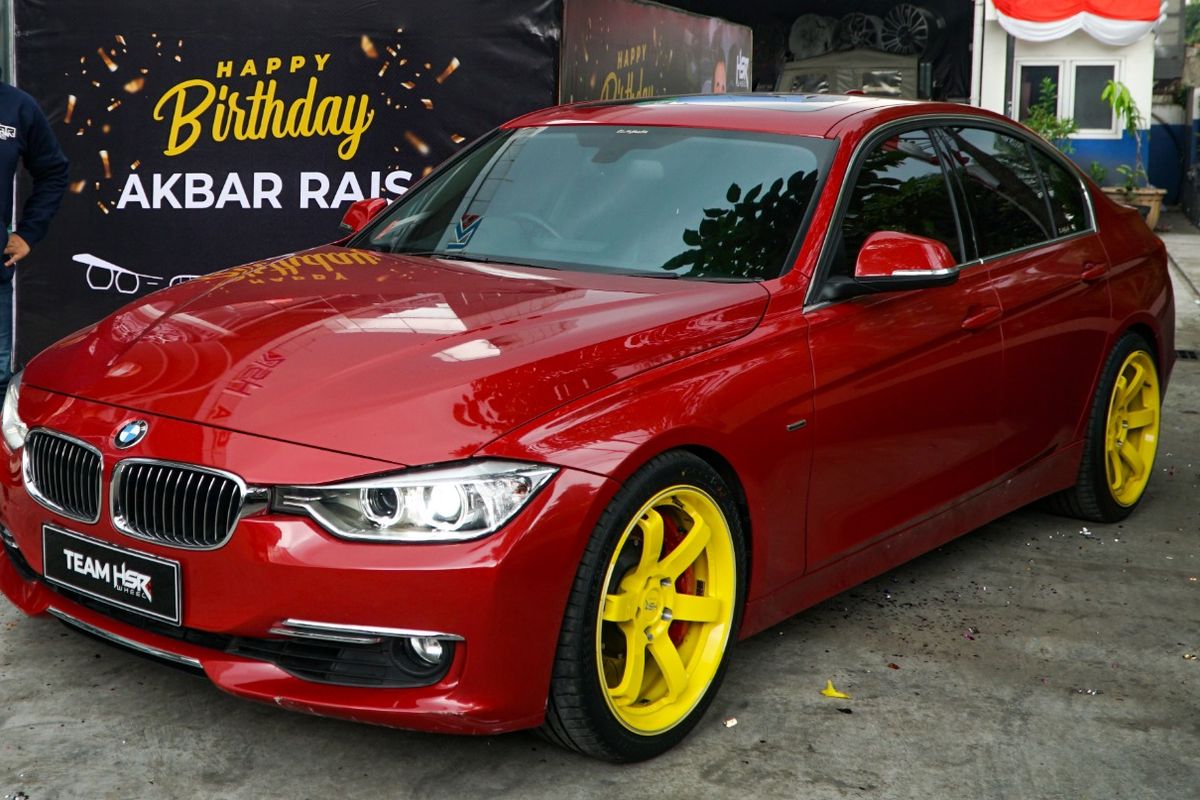 Pelek baru HSR Wheel RAI-S3 yang dipasang ke BMW Seri 3