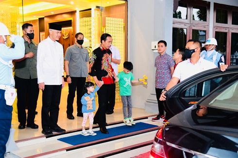 Momen Jokowi Lebaran di Solo, Malam Takbiran Main Bersama Cucu hingga Bertemu Prabowo di Kediamannya