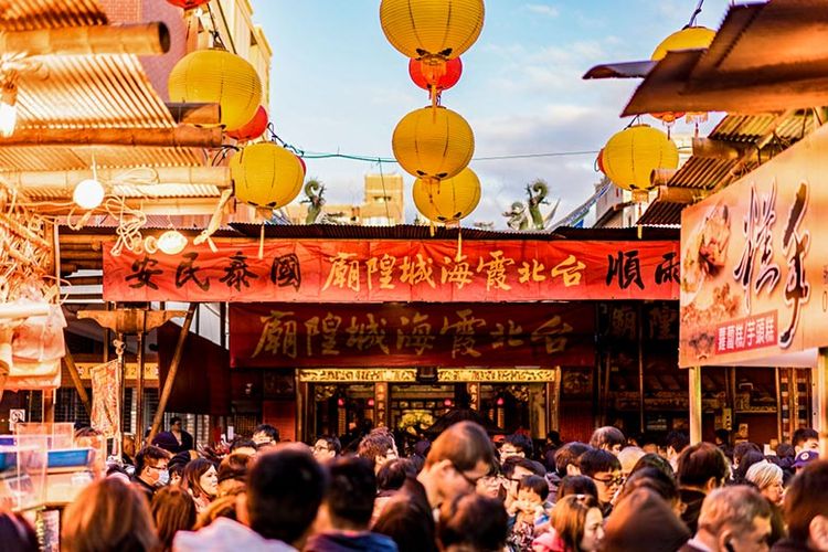 Kuil Dewa Kota Xia Hai, Taipei, tempat patung Dewa Asmara yang terkenal, Yue Lao.