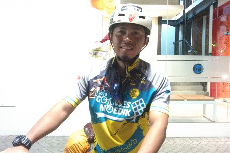 Yugo Purwanto (35) warga Ciledug, Tangerang, yang mudik naik sepeda ke Wonogiri, Jawa Tengah.