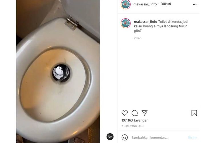 Tangkapan layar unggahan video toilet tanpa tadah yang ada di kereta.