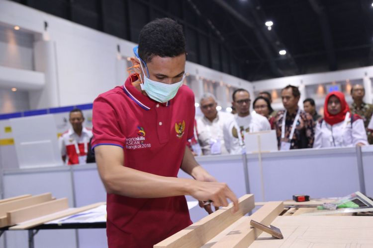 Menteri Ketenagakerjaan Muhammad Hanif Dhakiri mendatangi tempat berlangsungnya kompetisi keahlian, ASEAN Skills Competition (ASC) 2018 di Bangkok, Thailand, Jumat (31/8/2018)