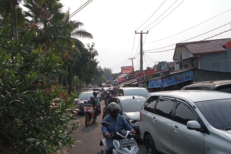 Kondisi lalu lintas sejak libur panjang di kawasan Puncak Bogor, Jawa Barat.