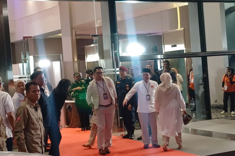 Serasi Pakai Baju Putih, Ridwan Kamil-Suswono Tiba di Lokasi Debat Pilkada Jakarta