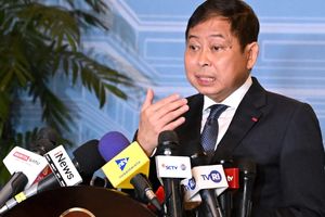 Tanda Tanya Dibalik Pertemuan Prabowo dan Ignasius Jonan 2 Jam, Benarkah Tak Bahas Whoosh?