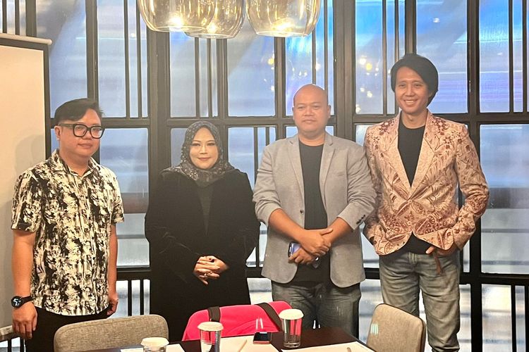 Potret media gathering yang diadakan oleh TikTok Shop untuk membahas ekosistemnya saat ini. Dihadiri oleh Arbert selaku Owner dari Bio Herbal dan representatif dari salah satu merchant TikTok Shop, Desey Muharlina Bungsu selaku Fashion Category Lead TikTok Shop Indonesia, Ignatius Untung selaku Marketing Expert Member of Advisory Board of Indonesia E-Commerce Association (idEA), dan Pandu Nitiseputro selaku Head of SMB TikTok Indonesia, Selasa (22/11/22)