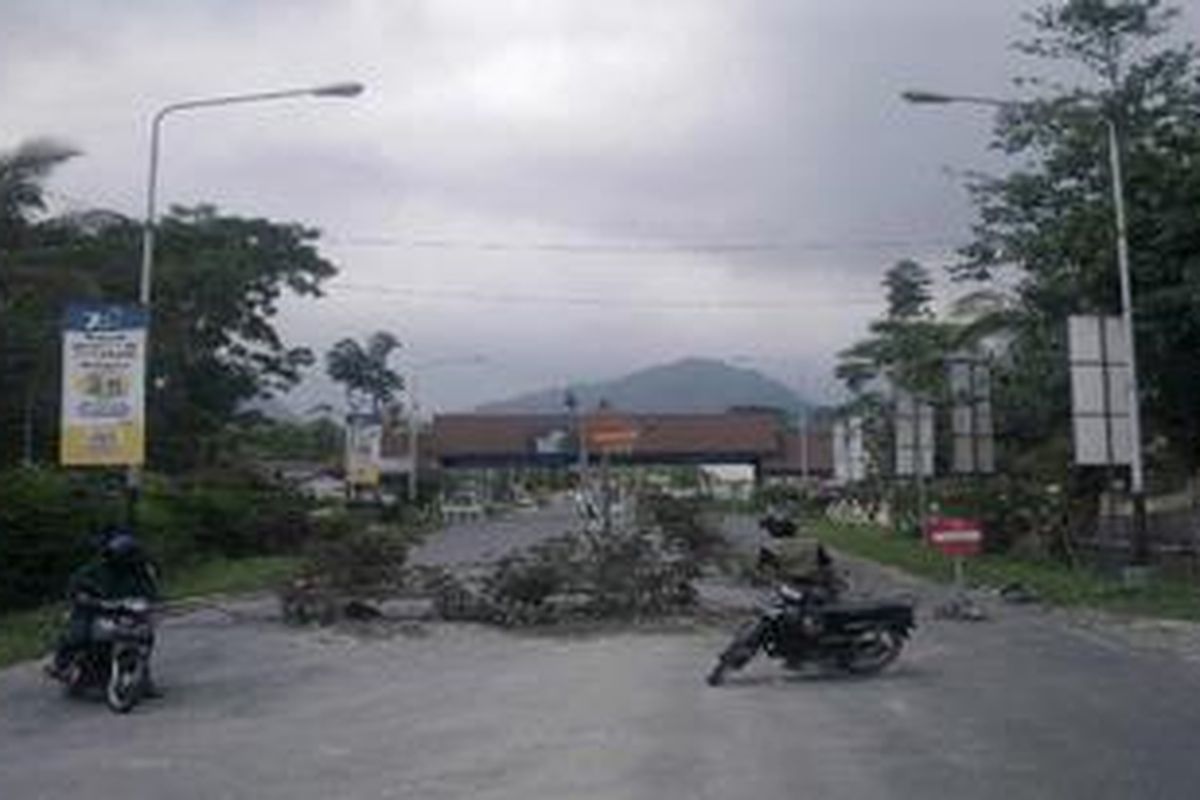 Loket masuk wisata Kaliurang masih ditutup, Rabu (17/11/2010).