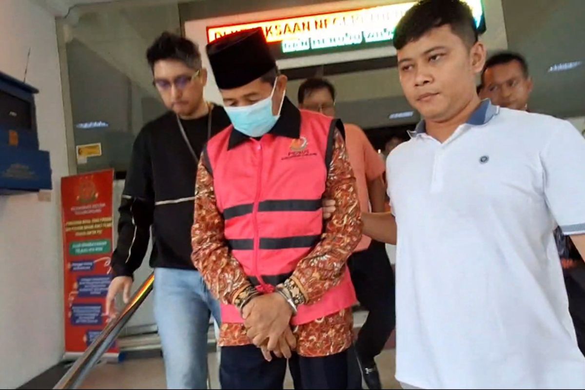 Terpidana kasus korupsi ditangkap di Kabupaten Tulungagung Jawa Timur, setelah menjadi buron Kejari Jayapura Papua selama hampir 7 Tahun, Jumat (01/11/2024).