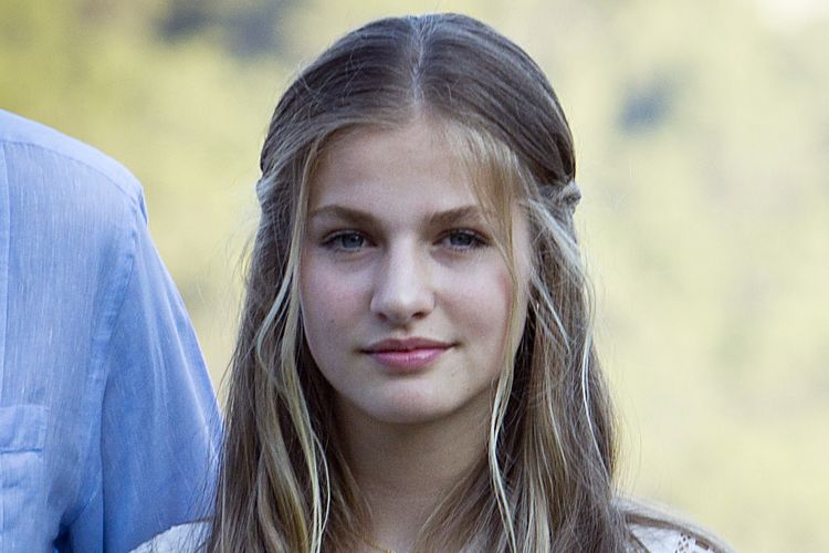 (FILES) In this file photo taken on August 1, 2022 Spanish Crown Princess of Asturias Leonor poses during a visit to Cartoixa of Valldemossa on the island of Mallorca during their summer holidays in the Balearic islands. - Princess Leonor of Spain, heiress to the throne and future head of the Armed Forces, will begin a three-year military training in September, in the year she comes of age, Spanish government announced on March 14, 2023. (Photo by JAIME REINA / AFP)