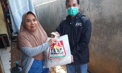 Bukan Uang, Ganjar Pastikan 27.400 Warga Jateng di Jabodetabek Terima Bantuan Sembako