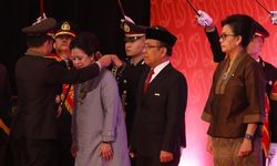 Menko Puan Dianugerahi Bintang Bhayangkara Utama