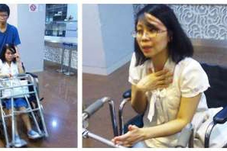 Rosita (36), guru SMP Sutomo 1 Medan yang mengalami retak pada tulang panggulnya setelah diterjang oleh salah satu siswanya, menghabiskan banyak waktunya di atas kursi roda.