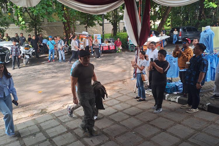 Hasil "Quick Count" Mulai Disiarkan, Elite Pendukung Prabowo hingga Deddy Corbuzier Merapat ke Kertanegara