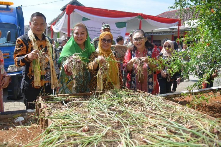 Walkot Semarang Hevearita Gunaryanti Rahayu saat menerima langsung tim penilai yang hadir pada ajang Kelurahan Berprestasi Tingkat Nasional, Jumat (30/8/2024).