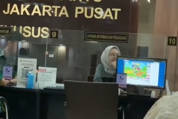 Viral Video Petugas Loket PTSP PN Jakpus Diduga Asyik Main Game, Ini Respons Pengadilan