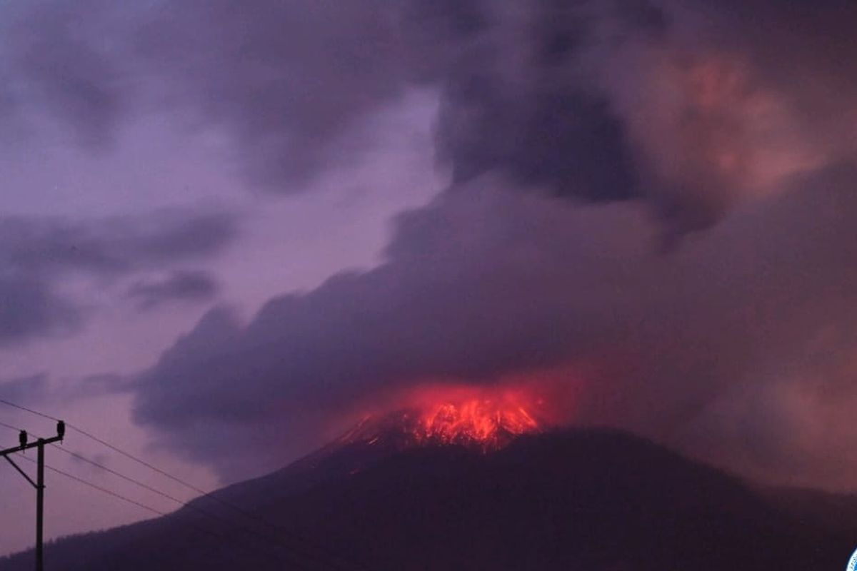 Gunung Lewotobi Laki-laki meletus pada Sabtu (9/11/2024) pukul 18.15 Wita