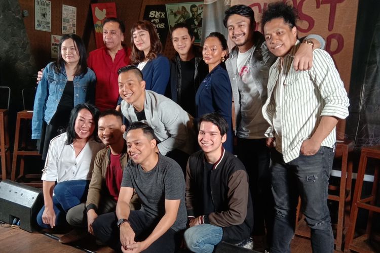 Produser, sutradara, dan para pemain film horor-komedi Ghost Writer menghadiri jumpa pers di Yesterday Backyard di Pangeran Antasari, Jakarta Selatan, Selasa (19/2/2019).