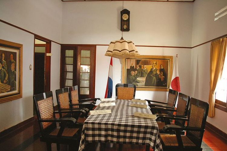 Ruangan penandatanganan Perjanjian Kalijati oleh Belanda dan Jepang. 