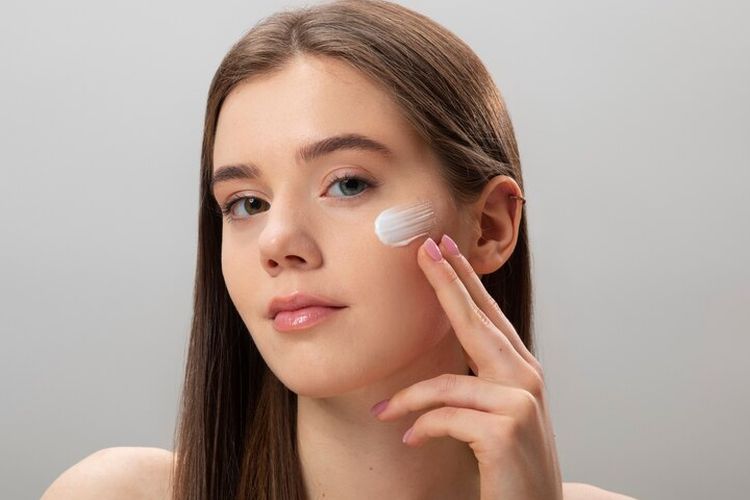 Ada beberapa tips glow up yang dapat diikuti, tak hanya memakai skincare.