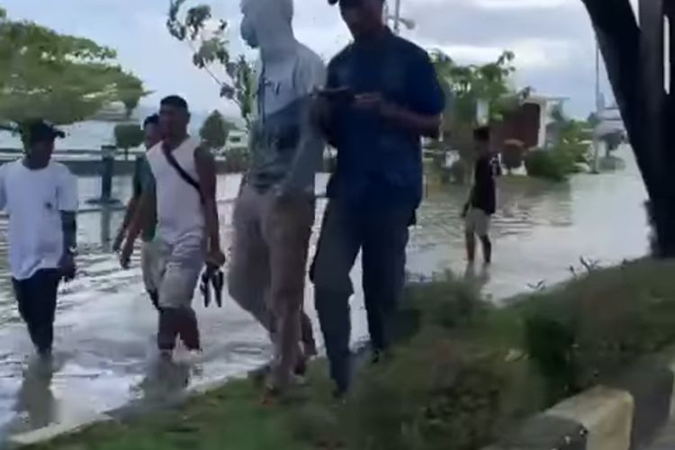 Banjir Rob Terjang Jalan Protokol Kab Fakfak 