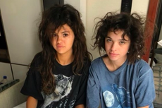 Selena Gomez Unggah Foto Tanpa Make Up dan Rambut Kusut