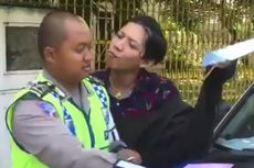 Pria Genit Ditilang, Polisi Mau Dicium