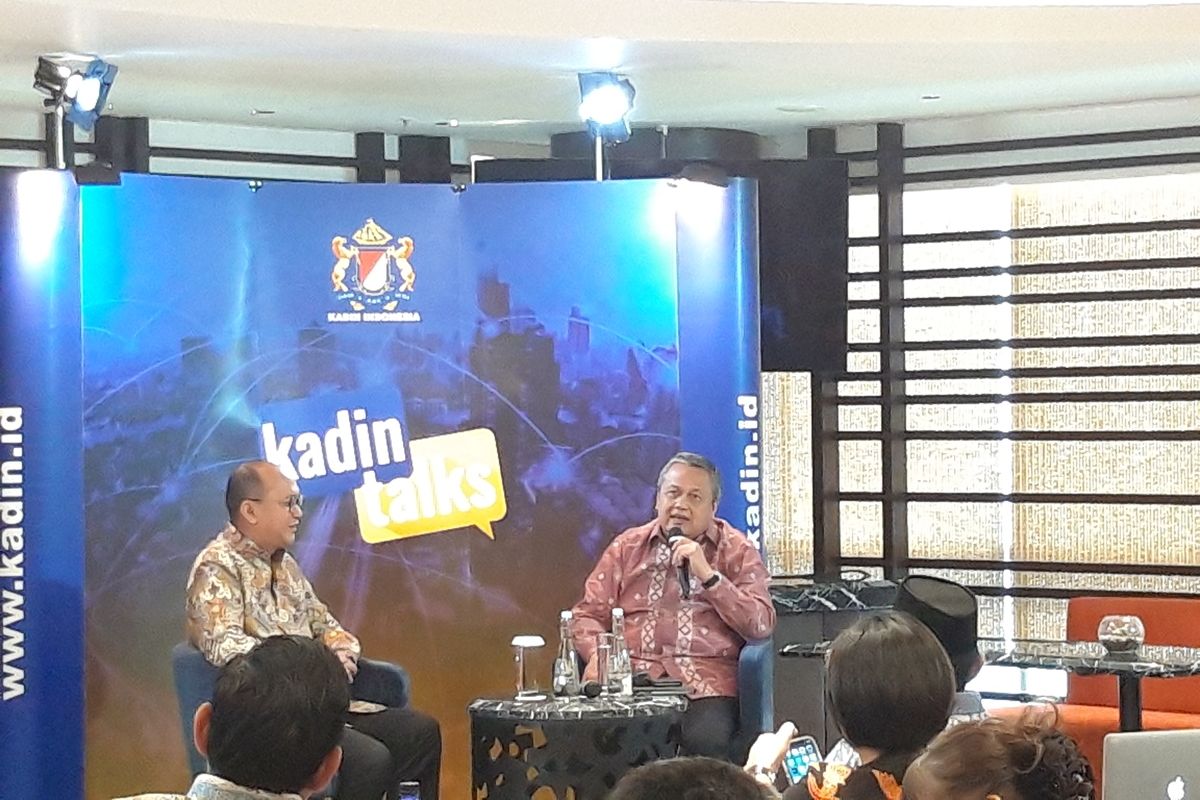 Gubernur Bank Indonesia Perry Warjiyo (kanan) ketika menjadi narasumber di Kadin Talks, Senin (26/8/2019).