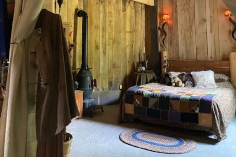 Penginapan Airbnb bertema rumah Hagrid di film Harry Potter, yang ada di Georgia, Amerika Serikat.