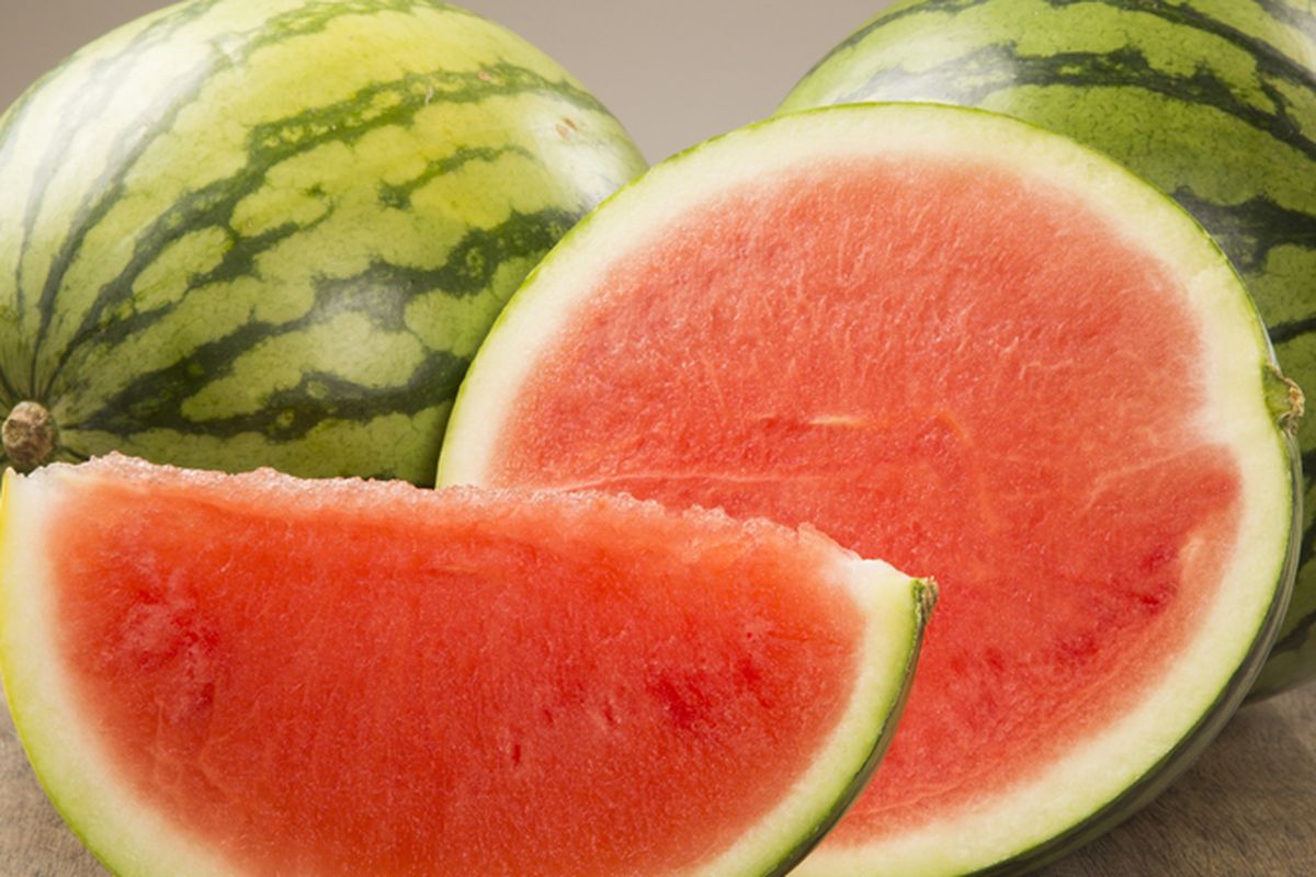 Ilustrasi semangka non biji, semangka tanpa biji.