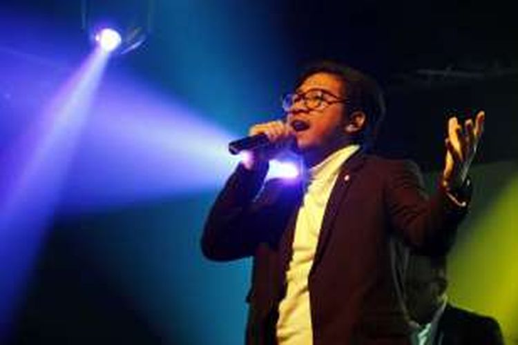 Vokalis Kunto Aji tampil di panggung Brava Radio Hall, BNI Java Jazz Festival 2016, JIExpo Kemayoran, Jakarta Utara, Sabtu (5/3/2016).