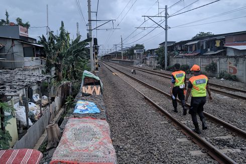 Korban Banjir yang Mengungsi di Rel Kereta Taman Kota Sudah Kembali ke Rumah