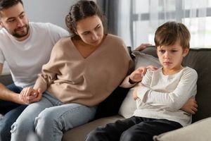 Tanpa Sadar Bentak Anak Seperti Orangtua Dulu? Ini 6 Cara Memutusnya