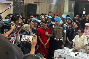 Dihadirkan di Polda Jabar, Taufik Hidayat Tak Jawab Saat Ditanya Alasan Siksa YTR