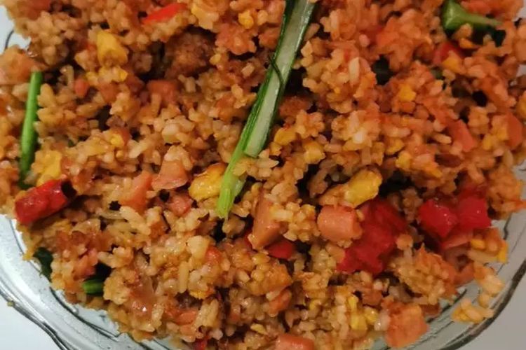 Nasi goreng jawa bumbu sambal terasi ulek dan kecap manis. 