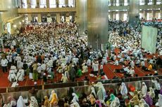 Massa Sejumlah Ormas Islam Gelar Shalat Zuhur Berjemaah di Masjid Istiqlal