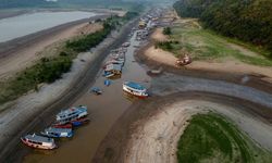 Sungai Amazon Mengering Parah, Ribuan Ikan Mati, Masyarakat Terancam