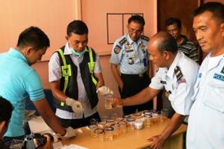 Seluruh pegawai dan perwakilan dari tahanan di Lapas kelas II B, Meulaboh, Aceh Barat dilakukan tes urine secara mendadak.
