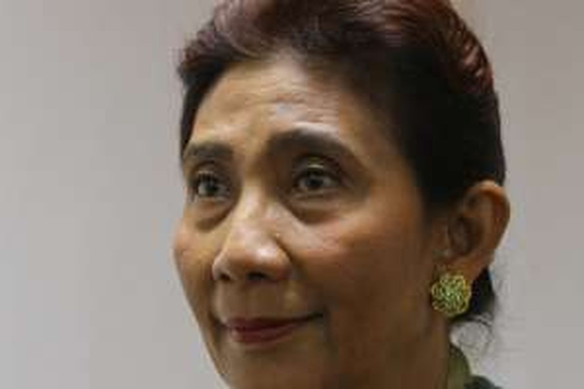 Menteri Kelautan dan Perikanan Susi Pudjiastuti saat ditemui awak media Kompas.com, di sela mengikuti rapat kerja dengan Komisi IV DPR, Jakarta, Rabu (13/4/2016). Raker membahas Kunjungan Kerja Masa Reses Komisi IV, RUU Prioritas dan Prolegnas.