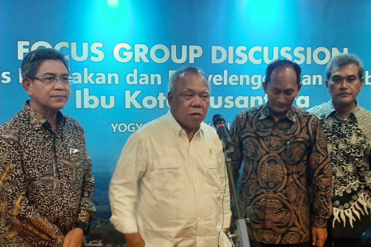 Menteri Pekerjaan Umum dan Perumahan Rakyat (PUPR) Basuki Hadimuljono saat jumpa pers usai menghadiri focus groub discussion Isu Srategis Kebijakan dan Penyelenggaraan Pembangunan Ibu Kota Nusantara di Gadjah Mada University Club (UC) Hotel UGM, Jumat (27/01/2023).
